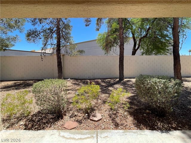 8673 Prairie Hill Drive, Las Vegas, NV 89134