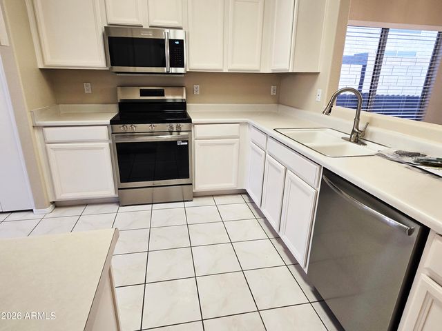 697 W GOLDEN Street, Gilbert, AZ 85233