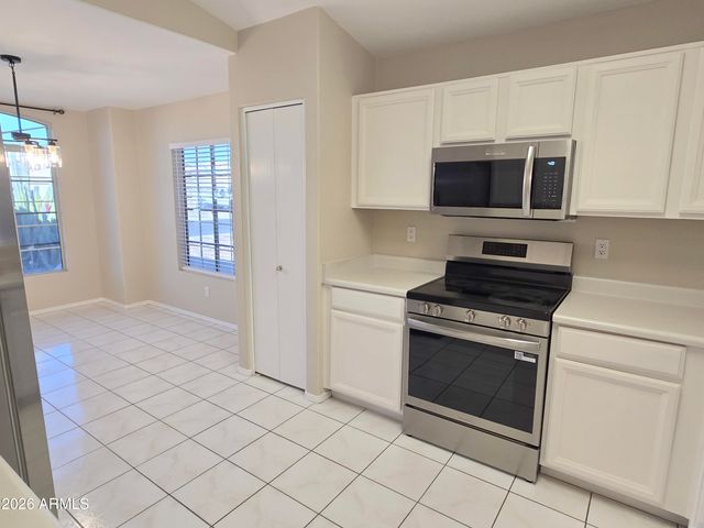 697 W GOLDEN Street, Gilbert, AZ 85233