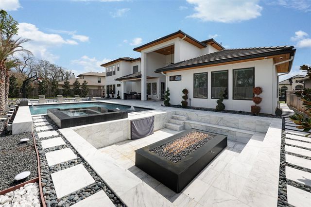 9231 Fox Bend Lane, Sienna Plantation, TX 77459