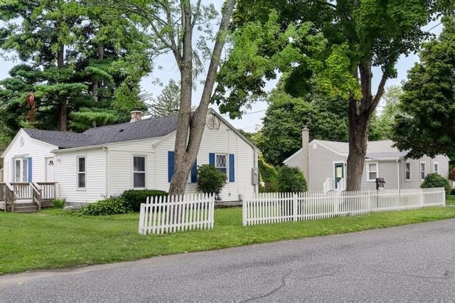 35 W Akard St, Ludlow, MA 01056