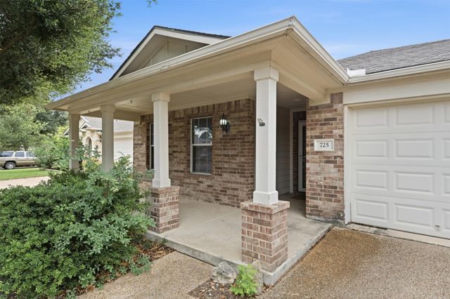 725 Kingfisher LN, Leander, TX 78641