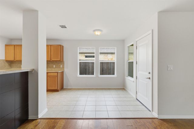 725 Kingfisher LN, Leander, TX 78641