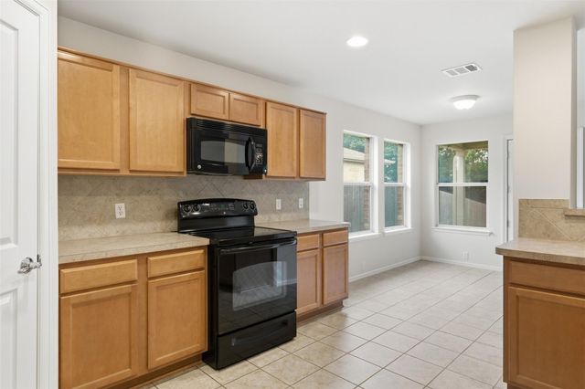 725 Kingfisher LN, Leander, TX 78641
