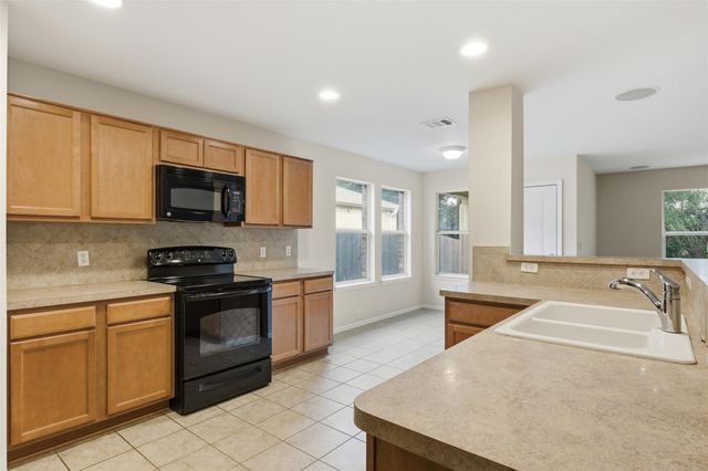 725 Kingfisher LN, Leander, TX 78641