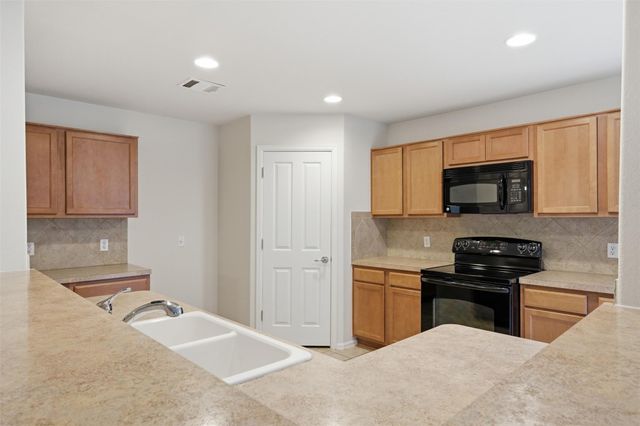 725 Kingfisher LN, Leander, TX 78641