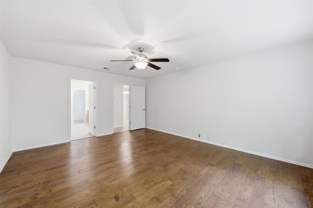 725 Kingfisher LN, Leander, TX 78641
