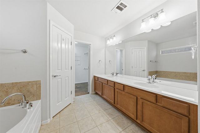 725 Kingfisher LN, Leander, TX 78641