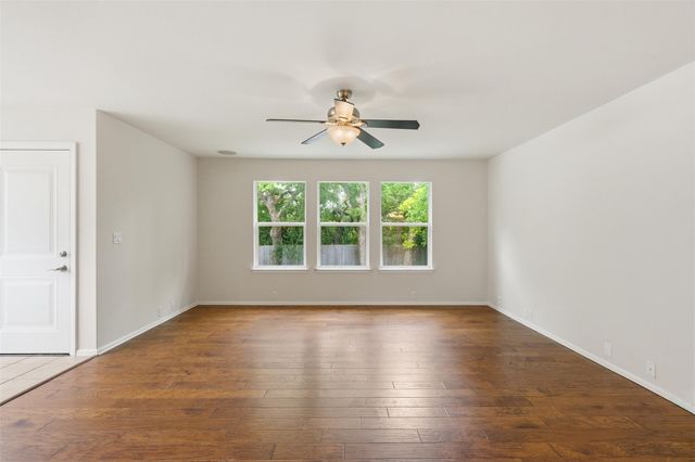 725 Kingfisher LN, Leander, TX 78641