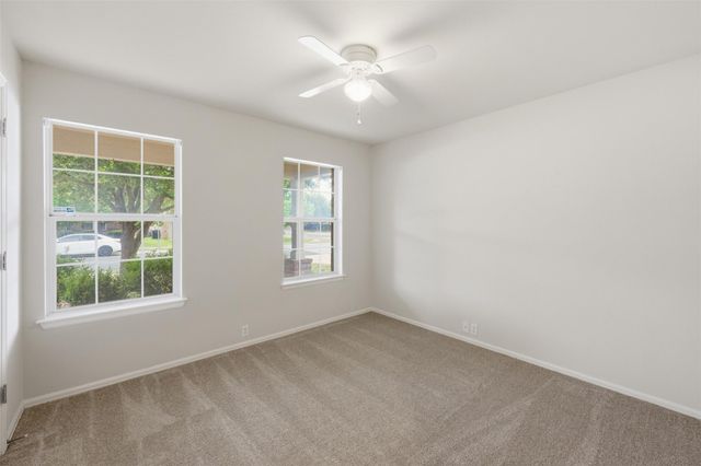 725 Kingfisher LN, Leander, TX 78641