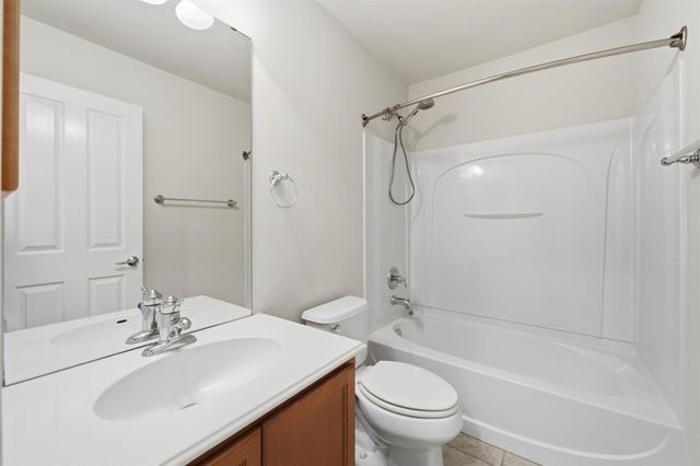725 Kingfisher LN, Leander, TX 78641