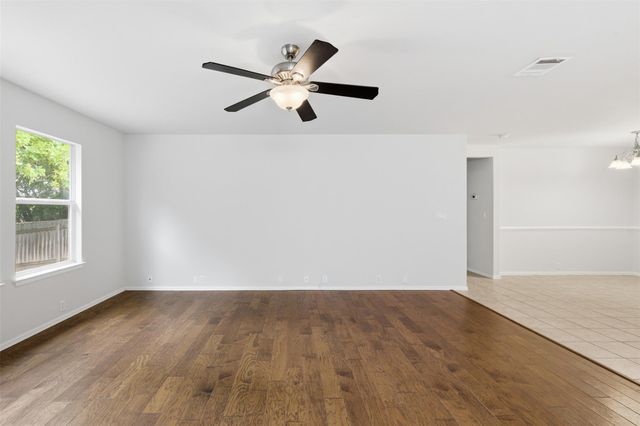 725 Kingfisher LN, Leander, TX 78641
