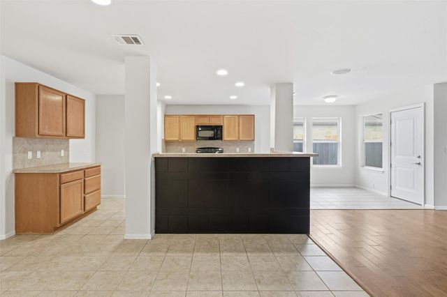 725 Kingfisher LN, Leander, TX 78641