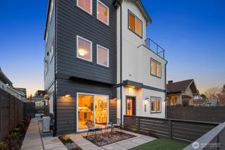 1004 48th Street #B, Seattle, WA 98103