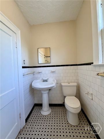 627 W 39th Street, Savannah, GA 31415