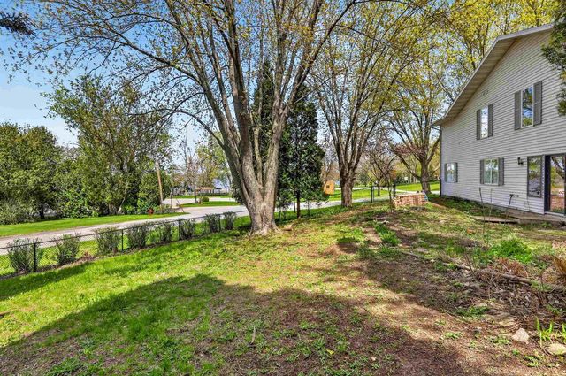 1305 Lake Shore Drive, Beaver Dam, WI 53916