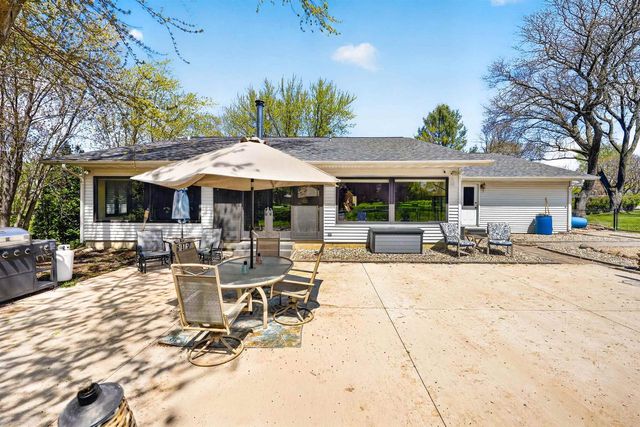 1305 Lake Shore Drive, Beaver Dam, WI 53916