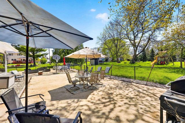 1305 Lake Shore Drive, Beaver Dam, WI 53916