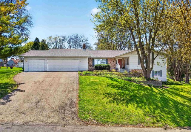 1305 Lake Shore Drive, Beaver Dam, WI 53916