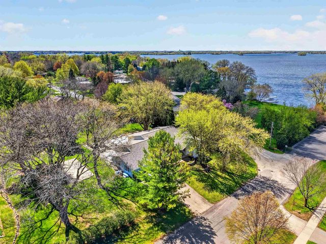 1305 Lake Shore Drive, Beaver Dam, WI 53916