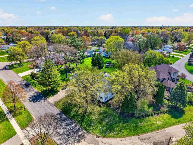 1305 Lake Shore Drive, Beaver Dam, WI 53916