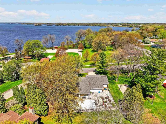 1305 Lake Shore Drive, Beaver Dam, WI 53916