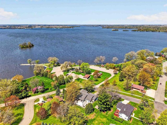 1305 Lake Shore Drive, Beaver Dam, WI 53916