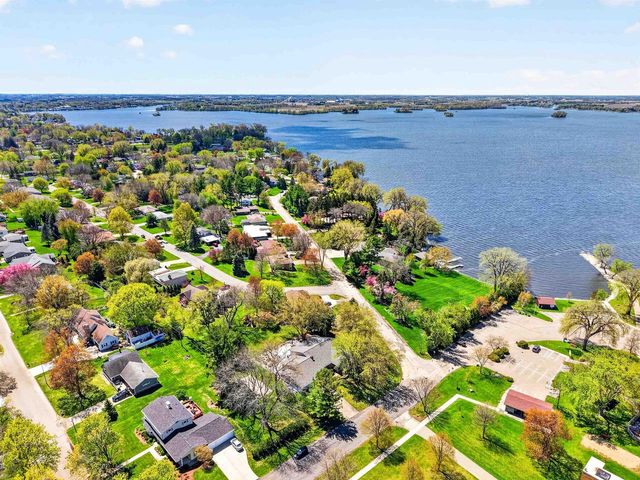 1305 Lake Shore Drive, Beaver Dam, WI 53916