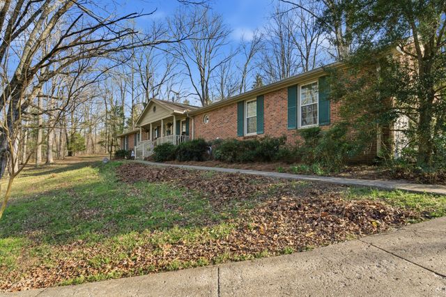 8073 Ridgewood Rd, Goodlettsville, TN 37072