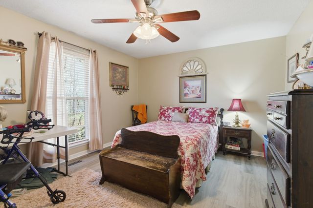 8073 Ridgewood Rd, Goodlettsville, TN 37072