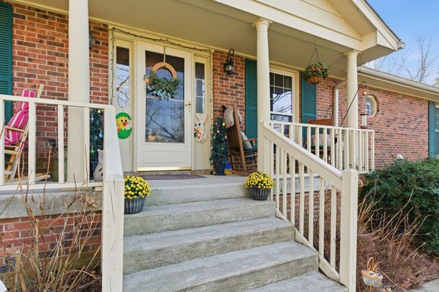 8073 Ridgewood Rd, Goodlettsville, TN 37072