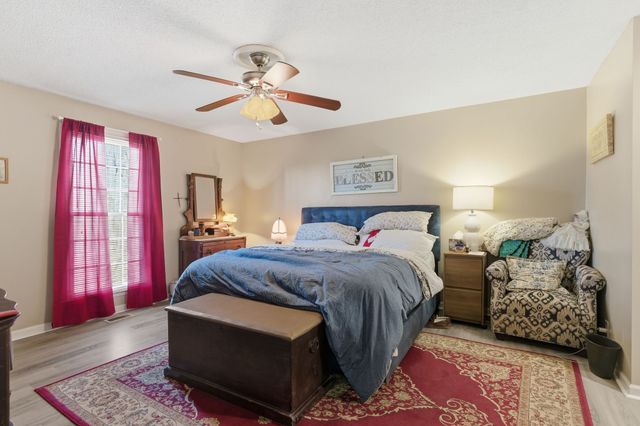 8073 Ridgewood Rd, Goodlettsville, TN 37072