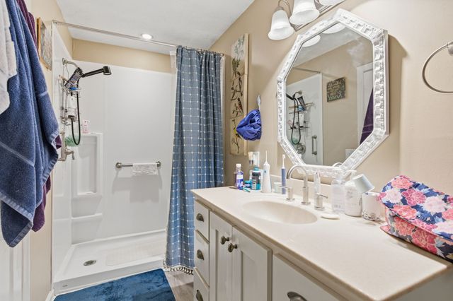 8073 Ridgewood Rd, Goodlettsville, TN 37072