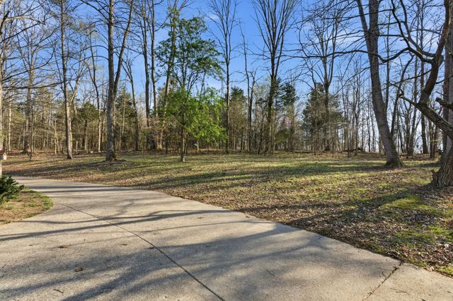 8073 Ridgewood Rd, Goodlettsville, TN 37072