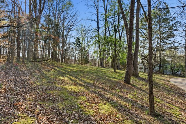 8073 Ridgewood Rd, Goodlettsville, TN 37072