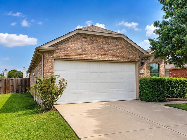 8925 Sierra Trail, Cross Roads, TX 76227