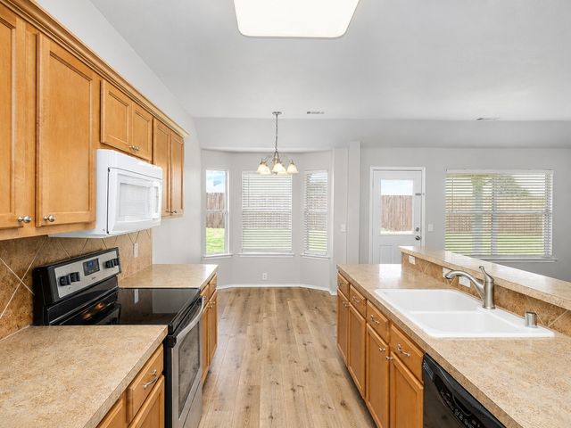 8925 Sierra Trail, Cross Roads, TX 76227