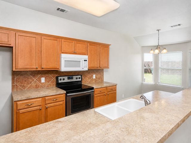 8925 Sierra Trail, Cross Roads, TX 76227