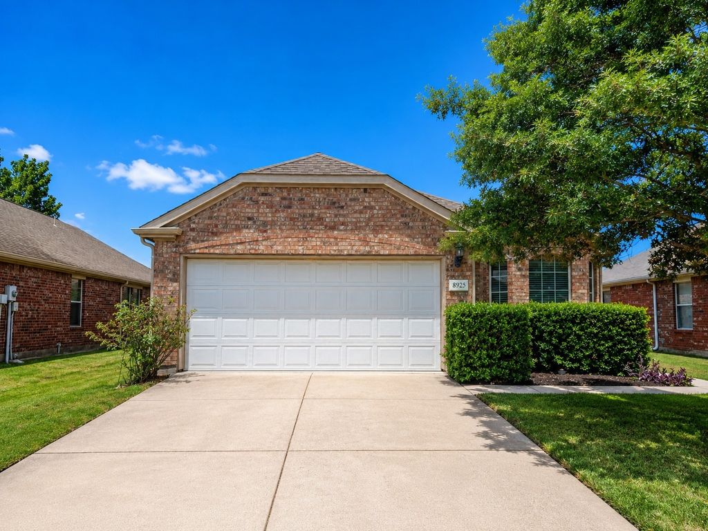 8925 Sierra Trail, Cross Roads, TX 76227