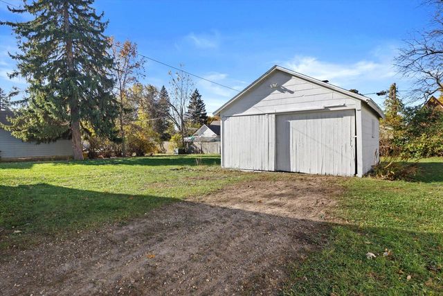 210 S Washington STREET, Elkhorn, WI 53121