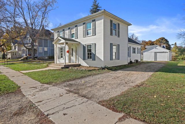210 S Washington STREET, Elkhorn, WI 53121