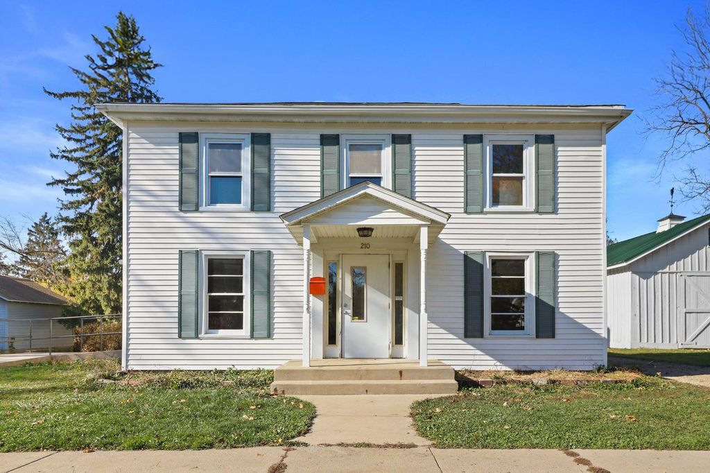 210 S Washington STREET, Elkhorn, WI 53121