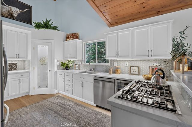 676 Lake Drive, Lake Arrowhead, CA 92352
