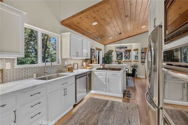 676 Lake Drive, Lake Arrowhead, CA 92352