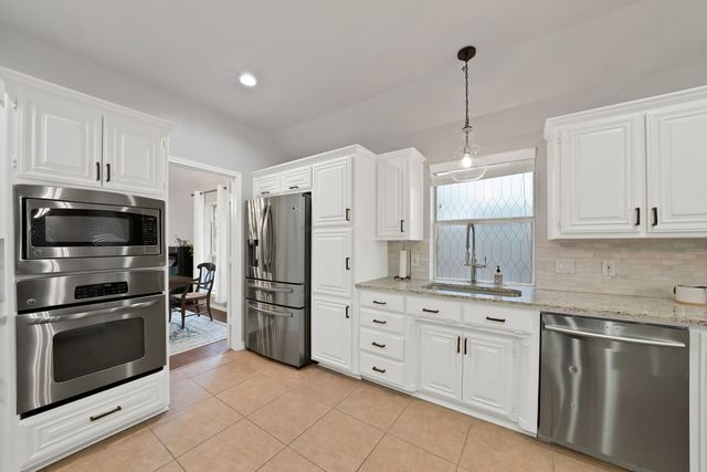 1068 Rosewood Drive, Grapevine, TX 76051