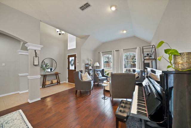 1068 Rosewood Drive, Grapevine, TX 76051