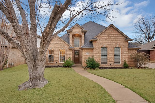1068 Rosewood Drive, Grapevine, TX 76051