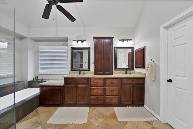 1068 Rosewood Drive, Grapevine, TX 76051