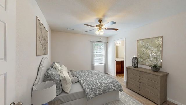 604 Marsol Avenue, Lowell, AR 72745
