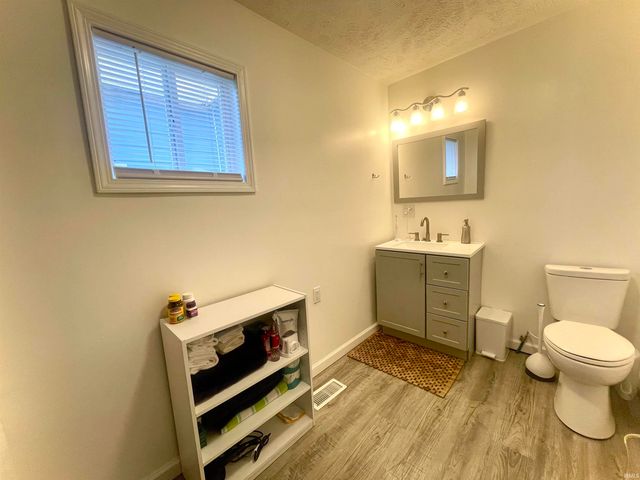 1720 S Hoyt Avenue, Muncie, IN 47302
